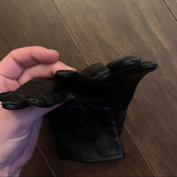 Vintage Leather Gloves - Picture 5 of 6